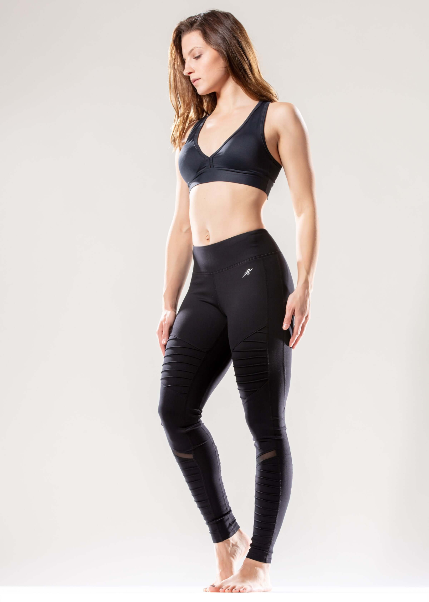 Athletique Low-Waisted Ribbed Leggings with Hidden Pocket and Mesh Panels